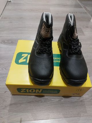 Zapatos y botas de trabajo