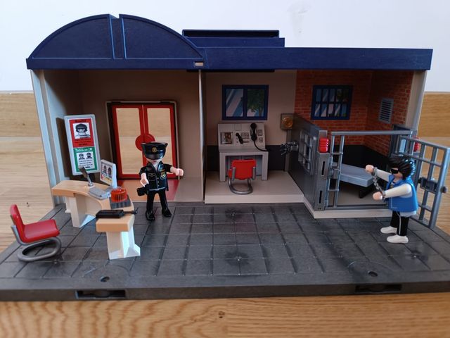 Comisaría playmobil maletín + extra 2 policias