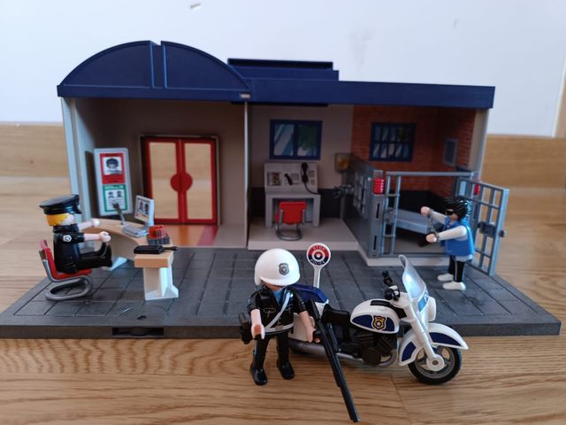 Comisaría playmobil maletín + extra 2 policias