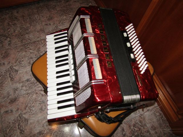 Acordeón Delicia Carmen XIII de 96 bajos