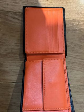 Cartera piel negra y naranja