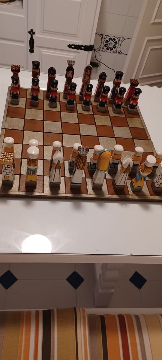 Juego de madera tallado a mano