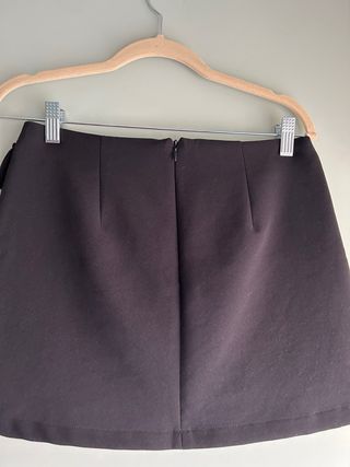 MANGO. Minifalda negra. Talla 38.