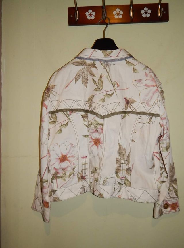 Chaqueta vaquera Jota+Ge. Talla 46