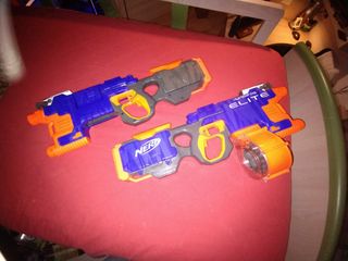 2 fucili Nerf giocattolo