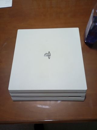 Playstation 4 Pro blanca
