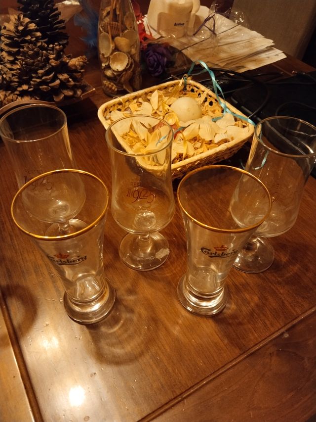 VENDO 3 COPAS Y 2 VASOS