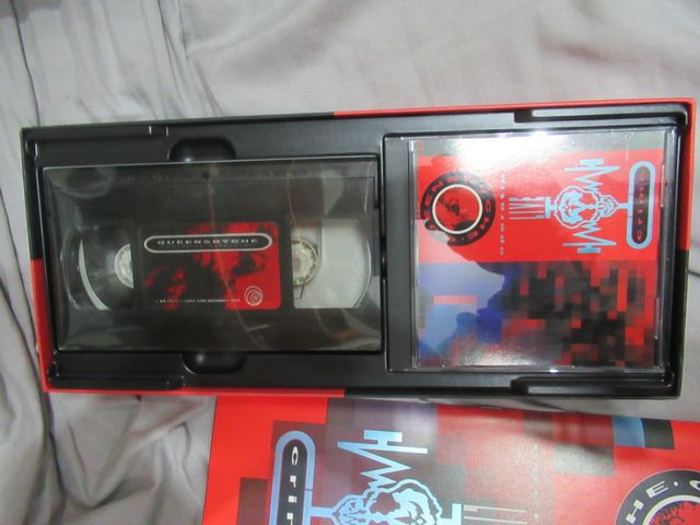 QUEENSRYCHE BOX FIRMADA VINTAGE