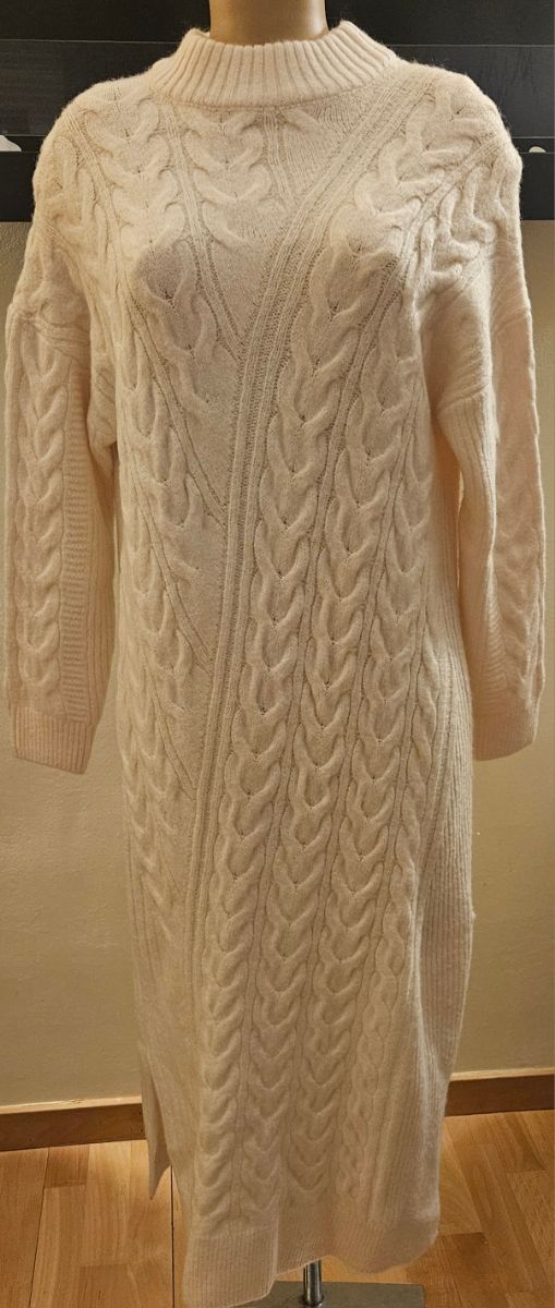 Vestido de punto de la firma cortefiel 