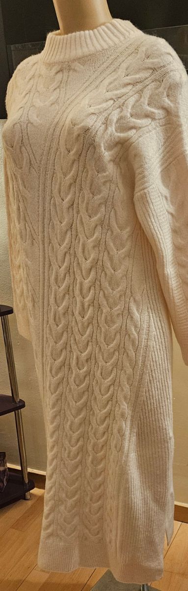 Vestido de punto de la firma cortefiel 