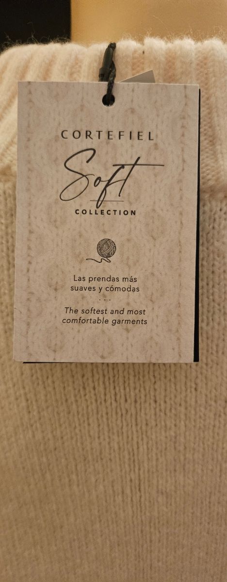 Vestido de punto de la firma cortefiel 