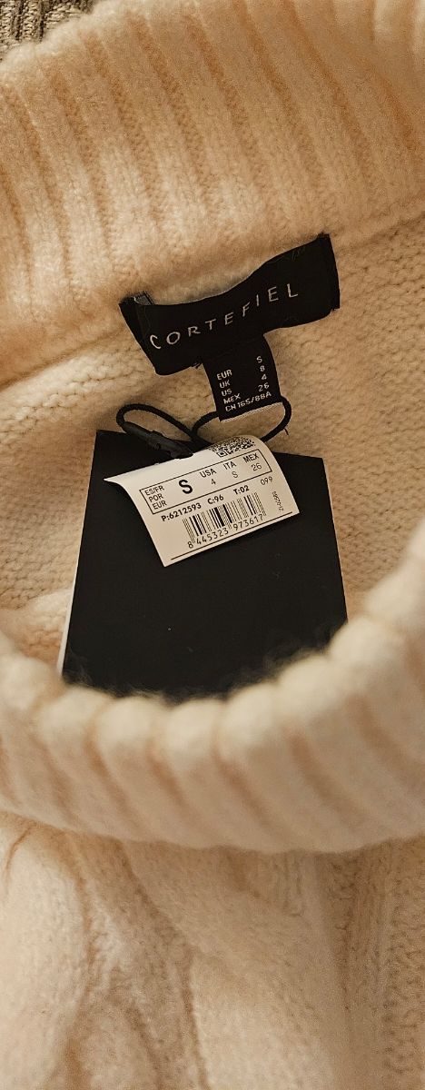 Vestido de punto de la firma cortefiel 