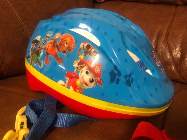 Casco, coderas y rodilleras patrulla canina