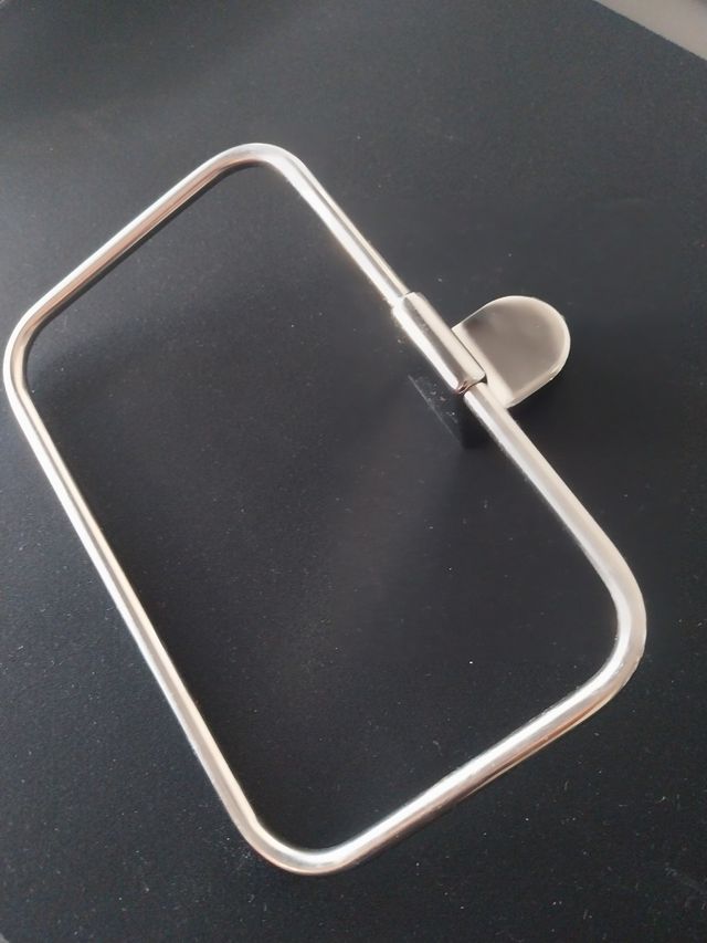 toalleros y portarrollos papel higienico