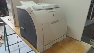 Impresora color Hp Láser Jet  2700n