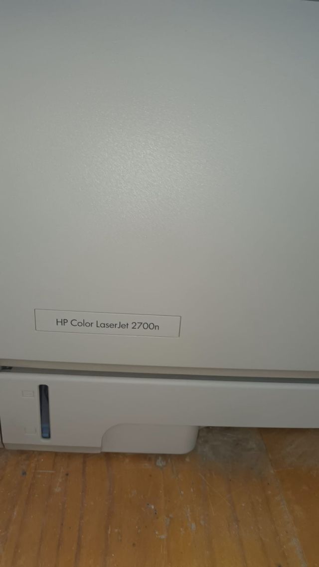 Impresora color Hp Láser Jet  2700n