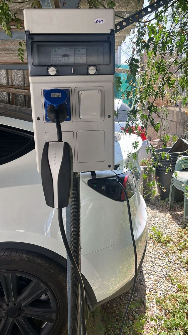 Instalación de cargador para coches eléctricos.