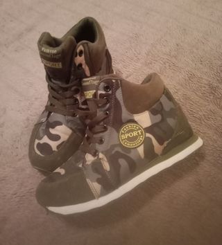 Deportiva militar mujer