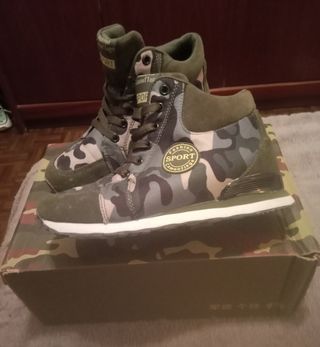 Deportiva militar mujer