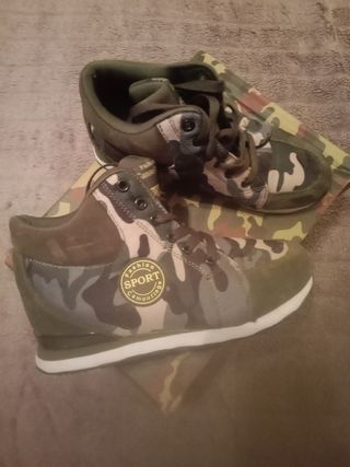 Deportiva militar mujer