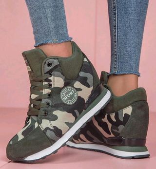 Deportiva militar mujer