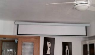 Proyector y pantalla