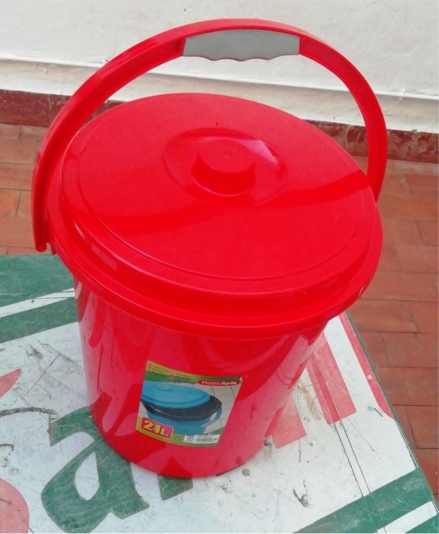 nuevo Cubo con tapa de 21 litros