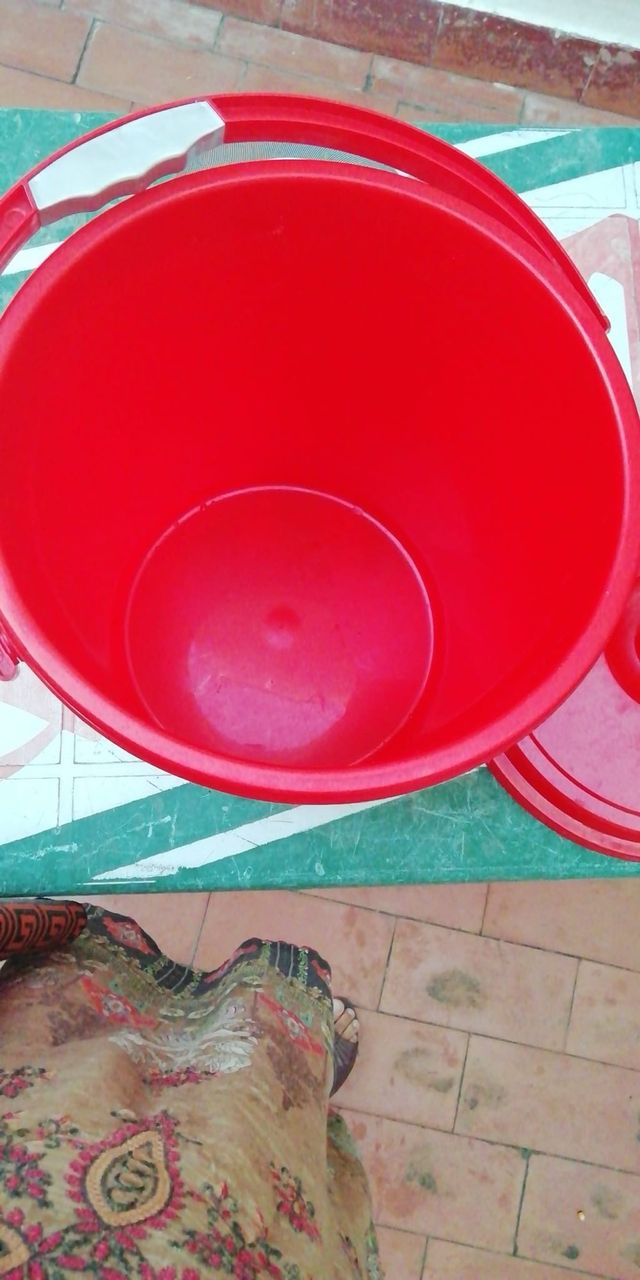 nuevo Cubo con tapa de 21 litros