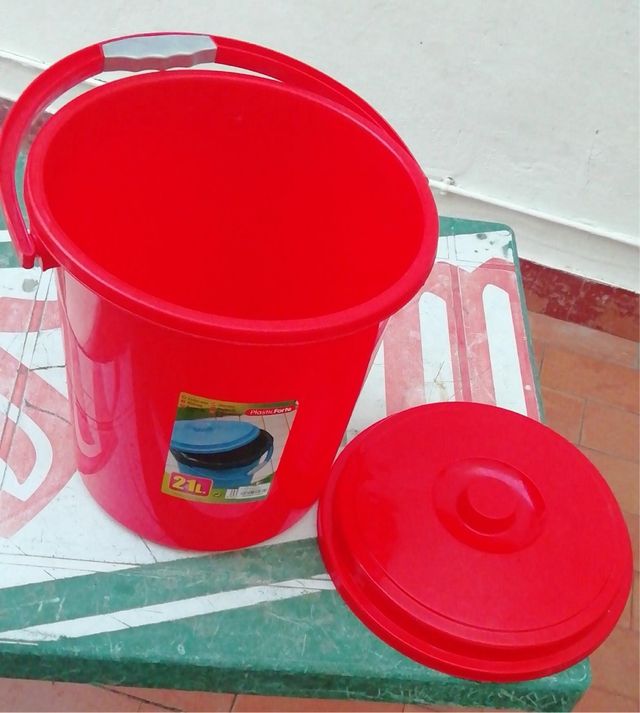 nuevo Cubo con tapa de 21 litros