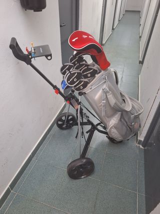 Palos de golf con accesorios