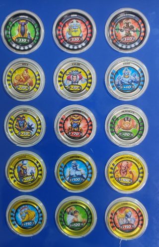 Álbum con 72 medallones SLINGERS War Titans