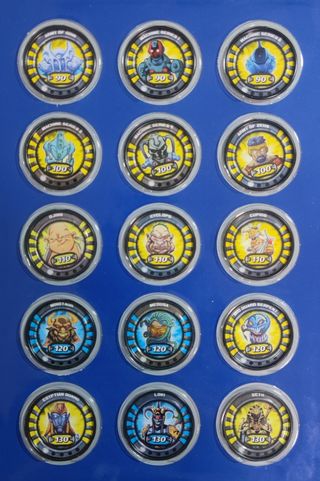 Álbum con 72 medallones SLINGERS War Titans