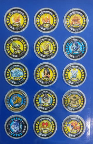 Álbum con 72 medallones SLINGERS War Titans