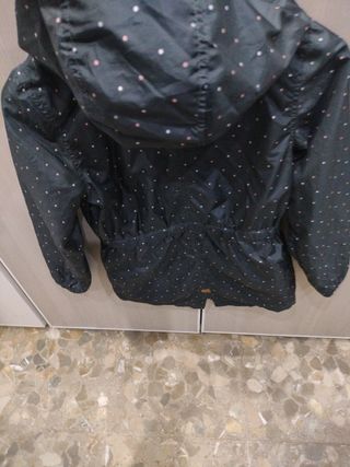 Impermeable niña