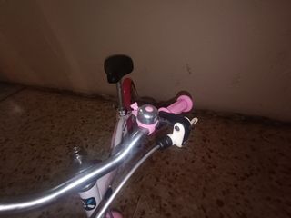 Bicicleta infantil 16" rosa y blanca, muy poco uso