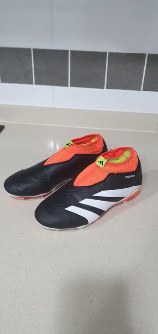 Botas de fútbol Adidas talla 35  miden 23 cm