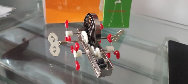 KIKKERLAND "LE PINCH" Wind Up