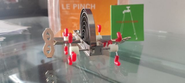 KIKKERLAND "LE PINCH" Wind Up