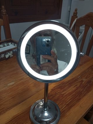 Espejo de aumento con luz