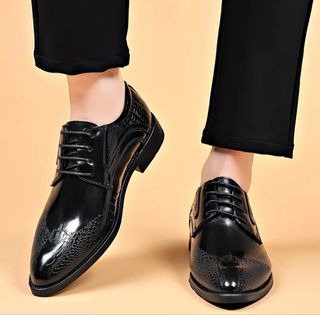 Scarpe uomo eleganti, n. 42, nuove.