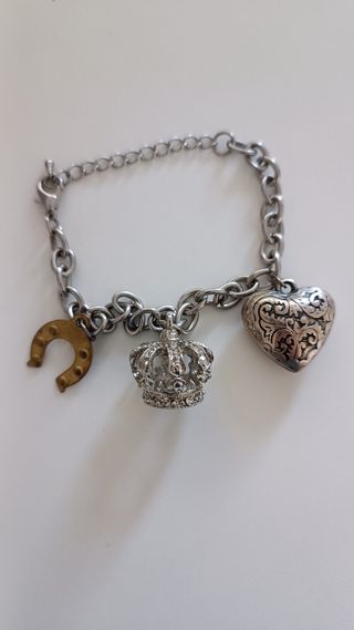 Pulsera con 3 colgantes