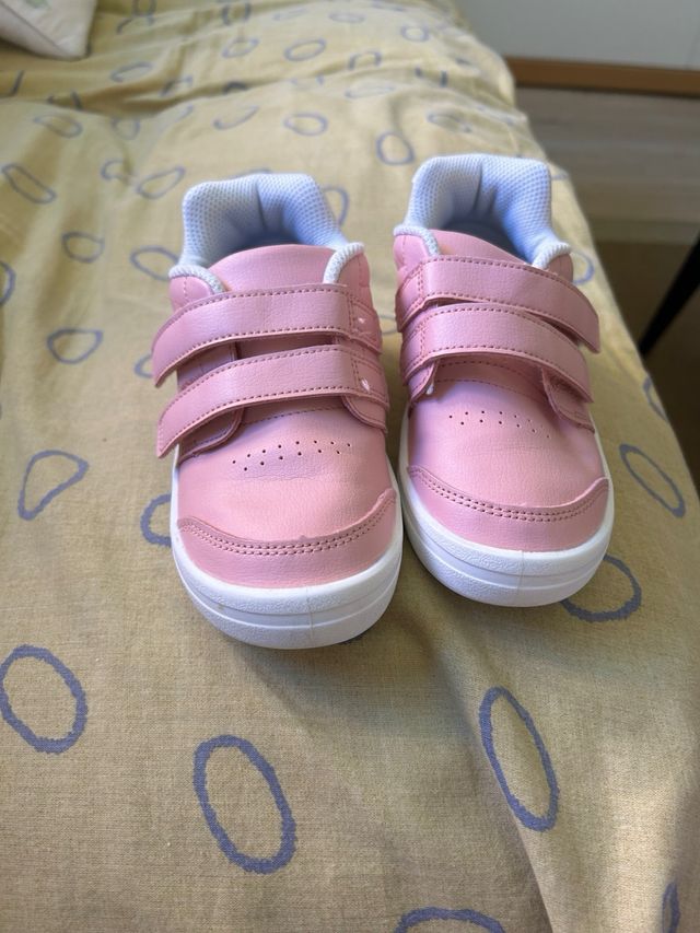 Deportivas niña nr 30 con un solo uso