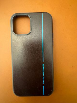 FUNDA IPHONE 12 PRO PIEL PIQUADRO COMO NUEVA