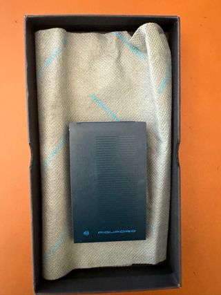 FUNDA IPHONE 12 PRO PIEL PIQUADRO COMO NUEVA