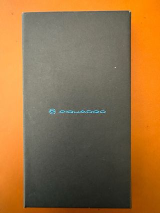FUNDA IPHONE 12 PRO PIEL PIQUADRO COMO NUEVA