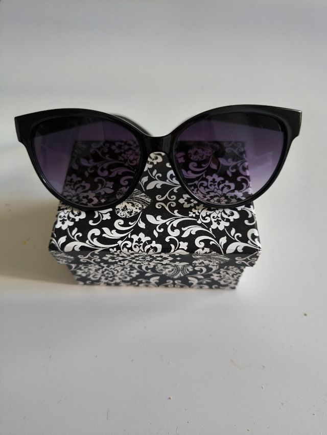 Gafas de sol pasta mujer.