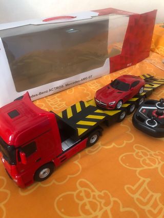 Camión y coche Mercedes teledirigido como nuevo