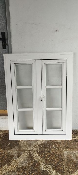 Ventanas de aluminio con palillería (todas 250€)