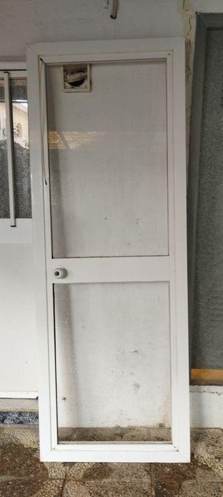 Ventanas de aluminio con palillería (todas 250€)