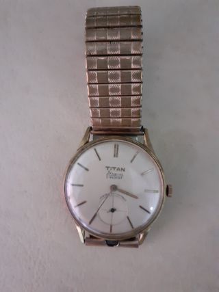 reloj titan 17 rubio